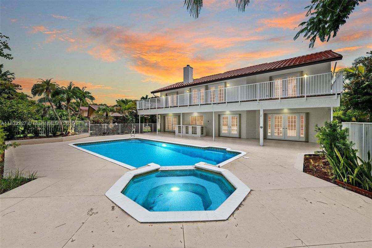Exterior, Pool