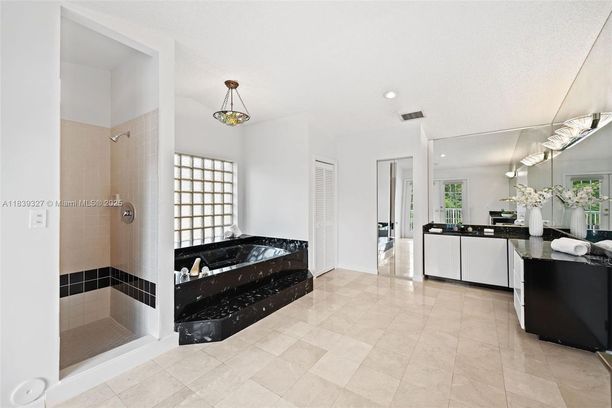 Bathroom, Interior, Pendant Lights, Recessed Lighting
