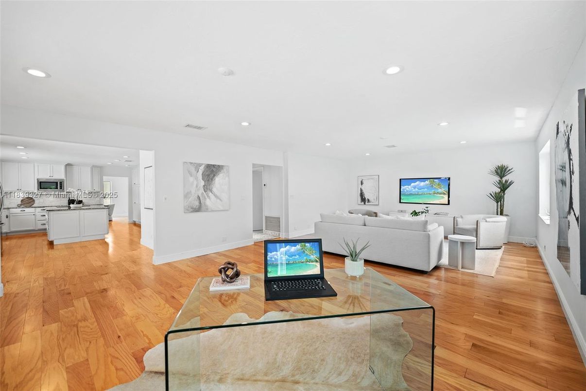Interior, Kitchen, Living room, Recessed Lighting, Wood Texture Flooring