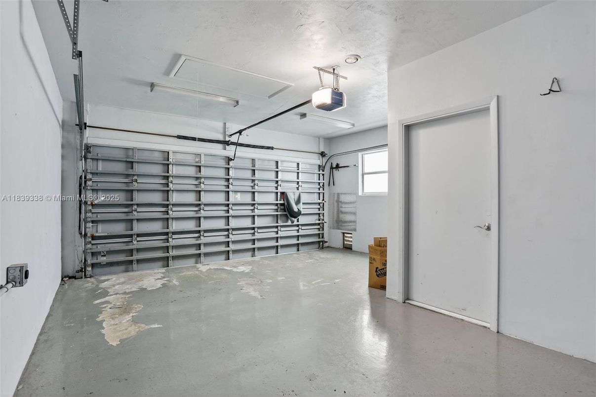 Garage, Interior