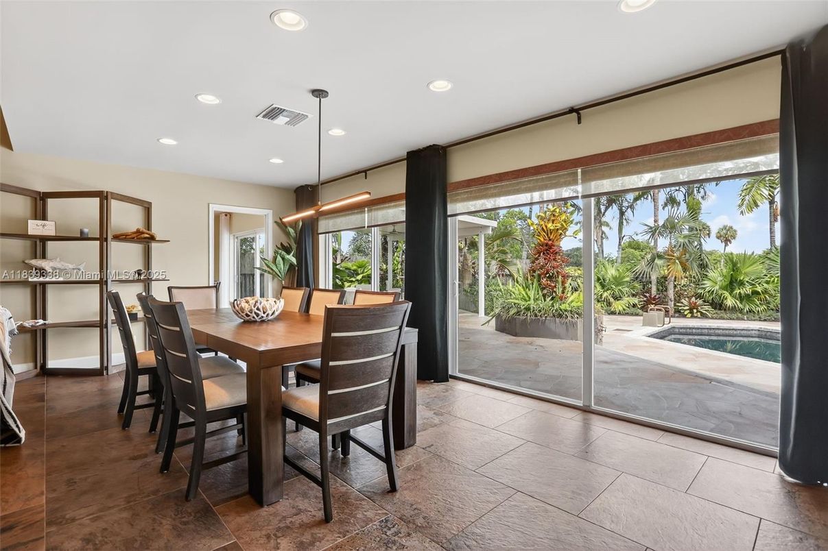 Dining room, Interior, Pendant Lights, Recessed Lighting