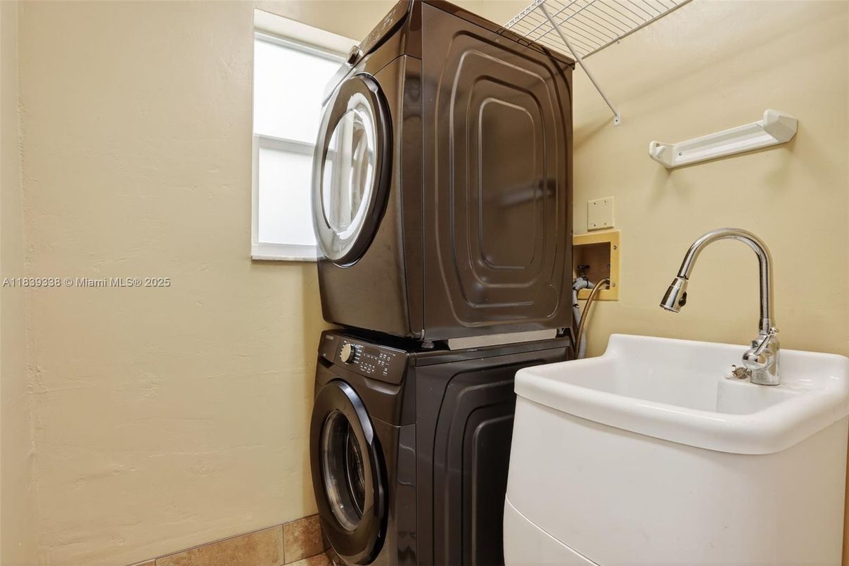 Interior, Washer