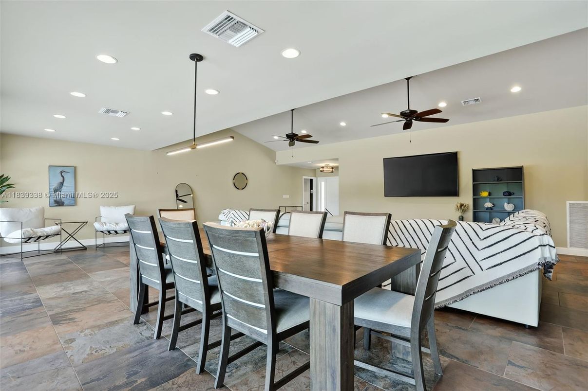 Dining room, Interior, Living room, Pendant Lights, Recessed Lighting
