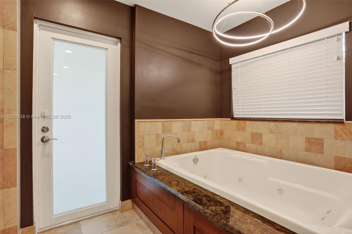 Bathroom, Interior, Pendant Lights