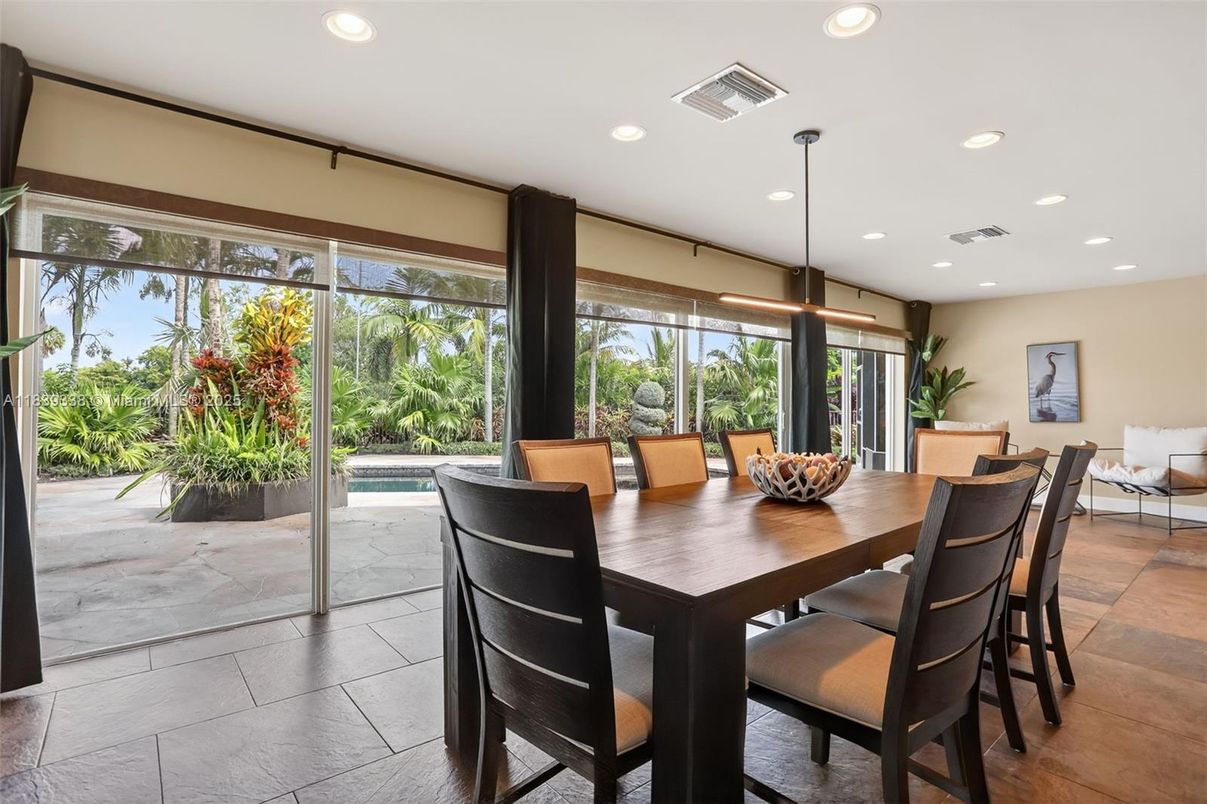 Dining room, Interior, Pendant Lights, Recessed Lighting