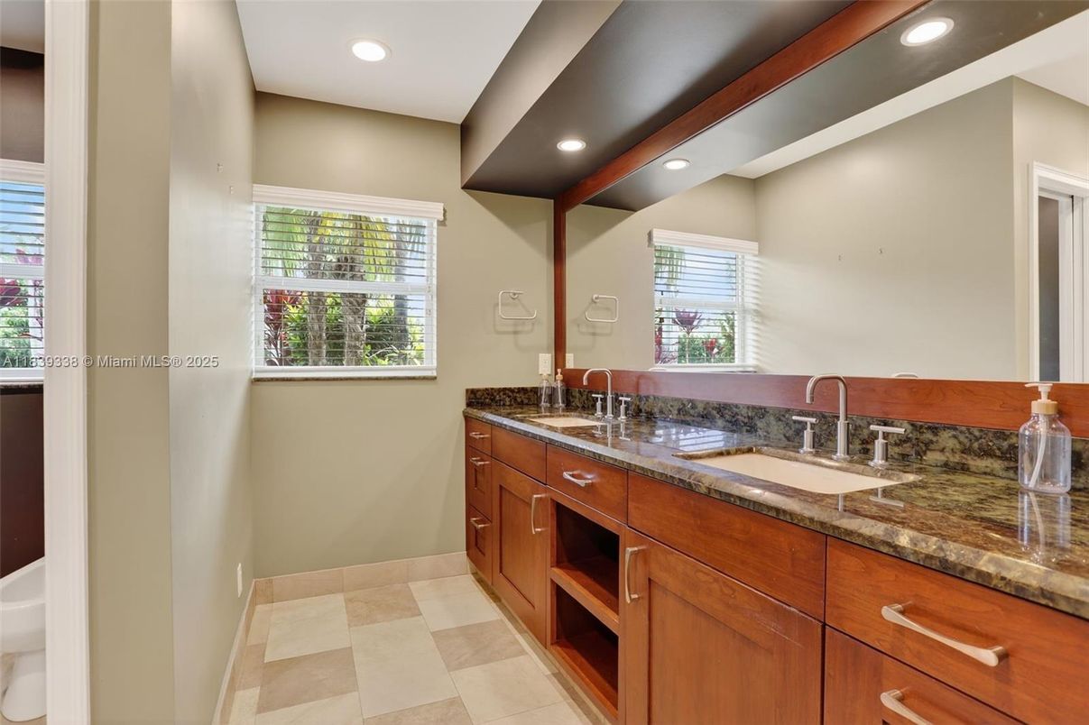 Bathroom, Dual Sink Vanities, Interior, Recessed Lighting