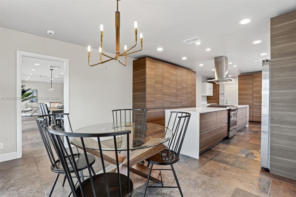 Dining room, Interior, Kitchen, Pendant Lights, Recessed Lighting, Stainless Steel Appliances