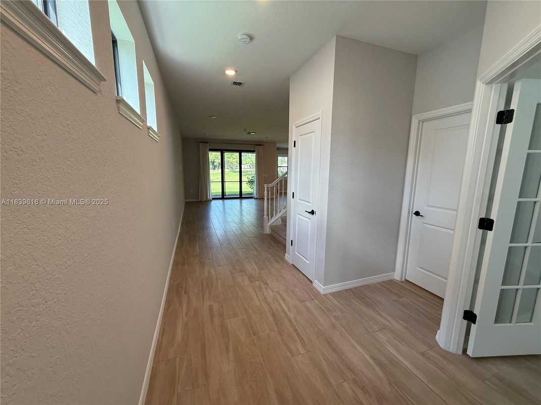 Interior, Recessed Lighting, Wood Texture Flooring