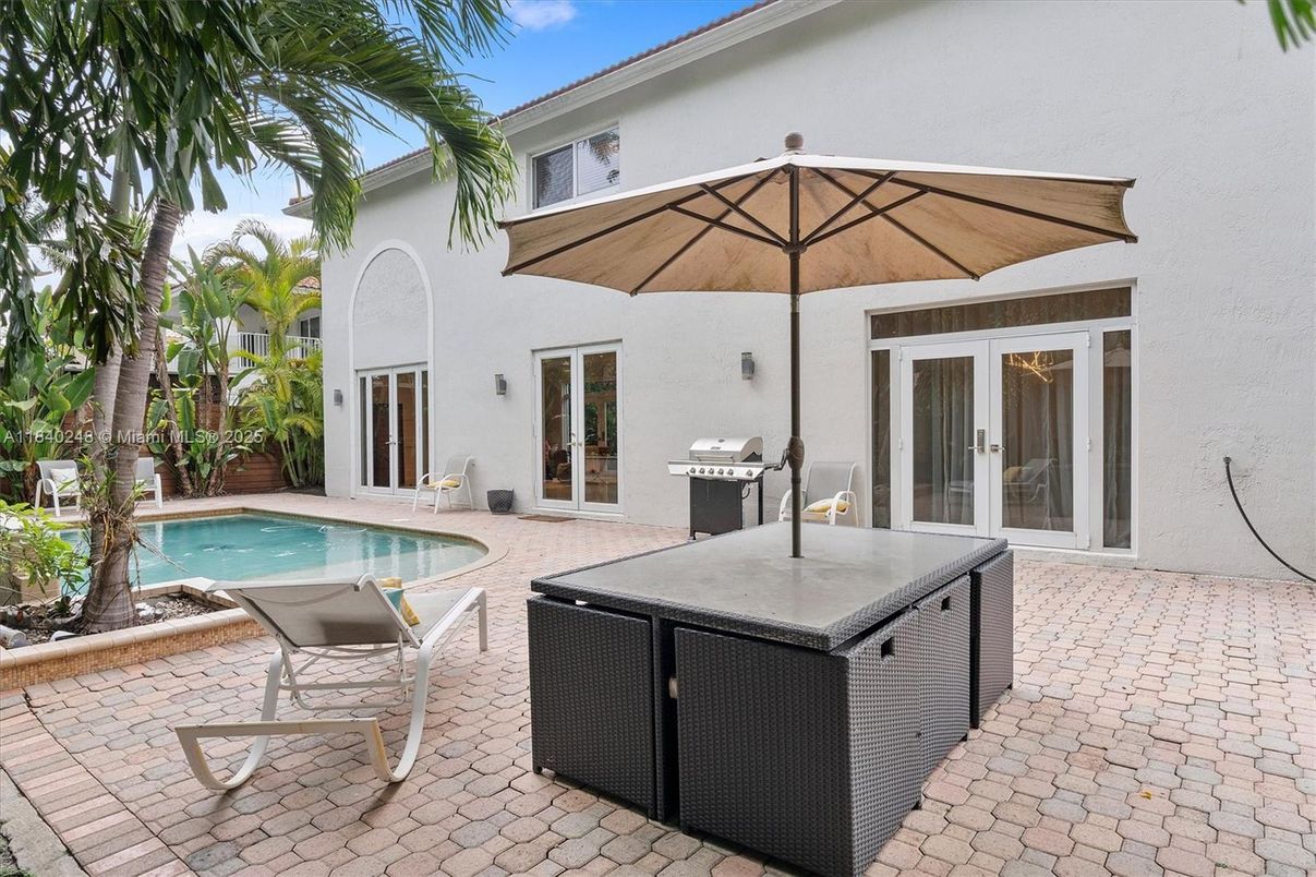 Exterior, Pool