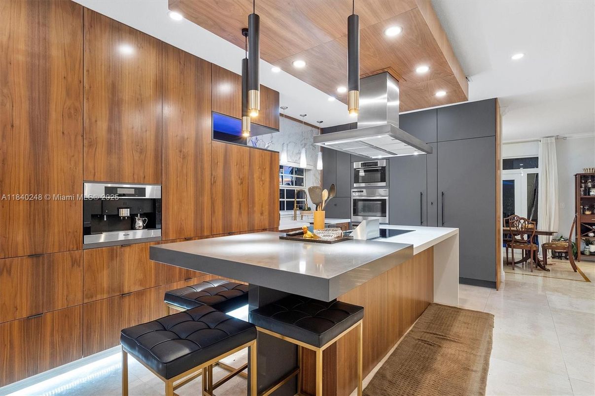 Dining room, Interior, Kitchen, Pendant Lights, Recessed Lighting, Stainless Steel Appliances, Wooden Ceilings