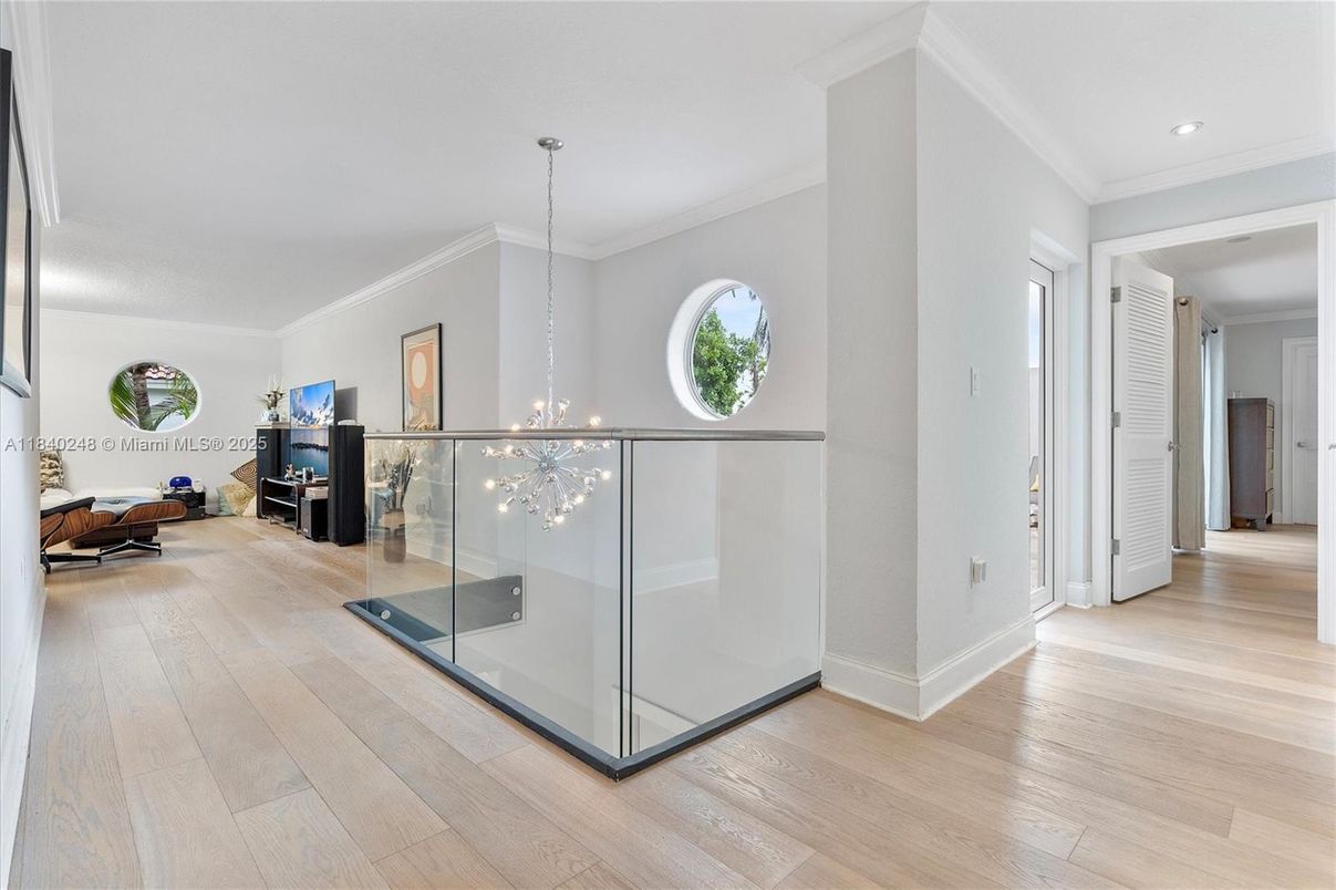 Interior, Pendant Lights, Recessed Lighting, Wood Texture Flooring