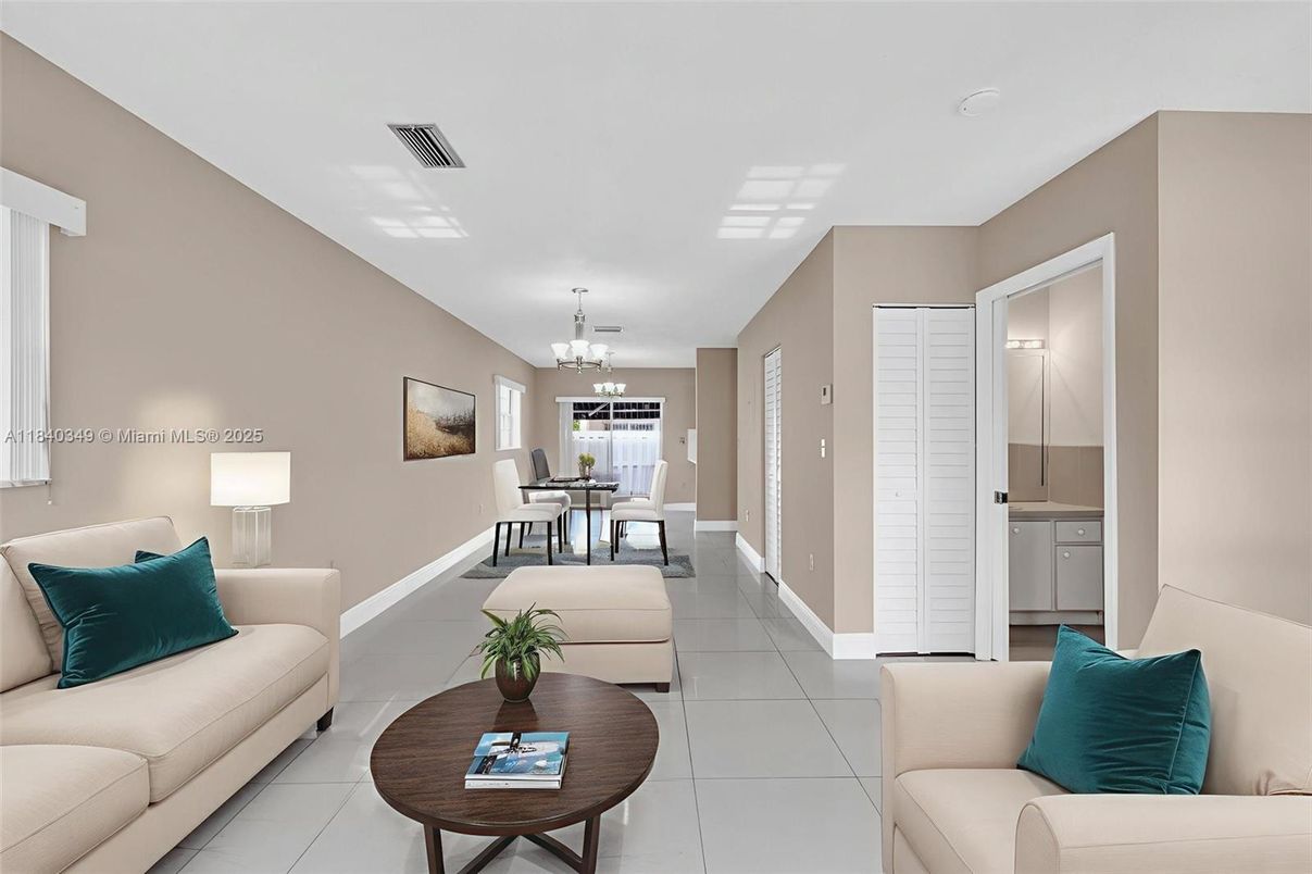 Chandelier, Dining room, Interior, Living room