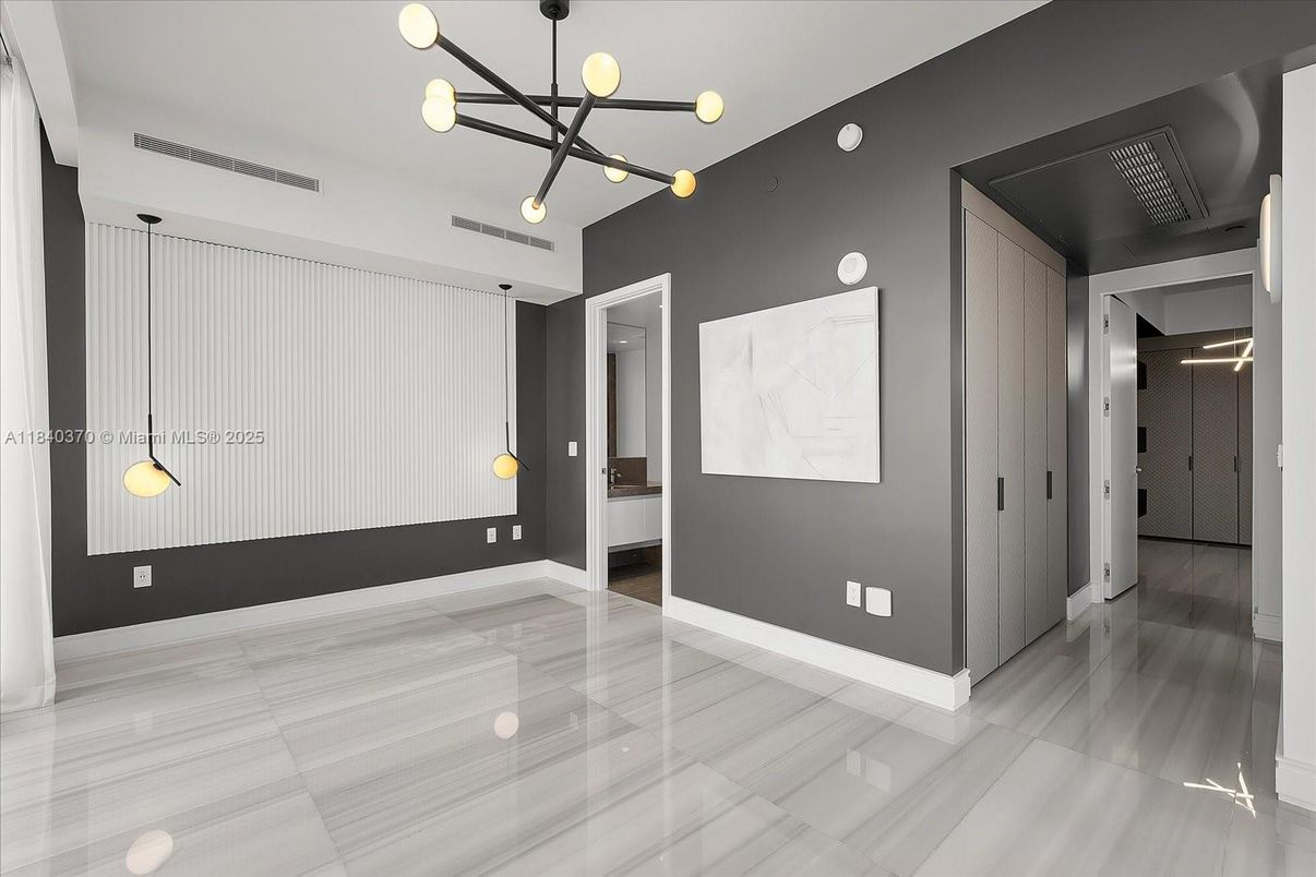 Empty room, Interior, Pendant Lights