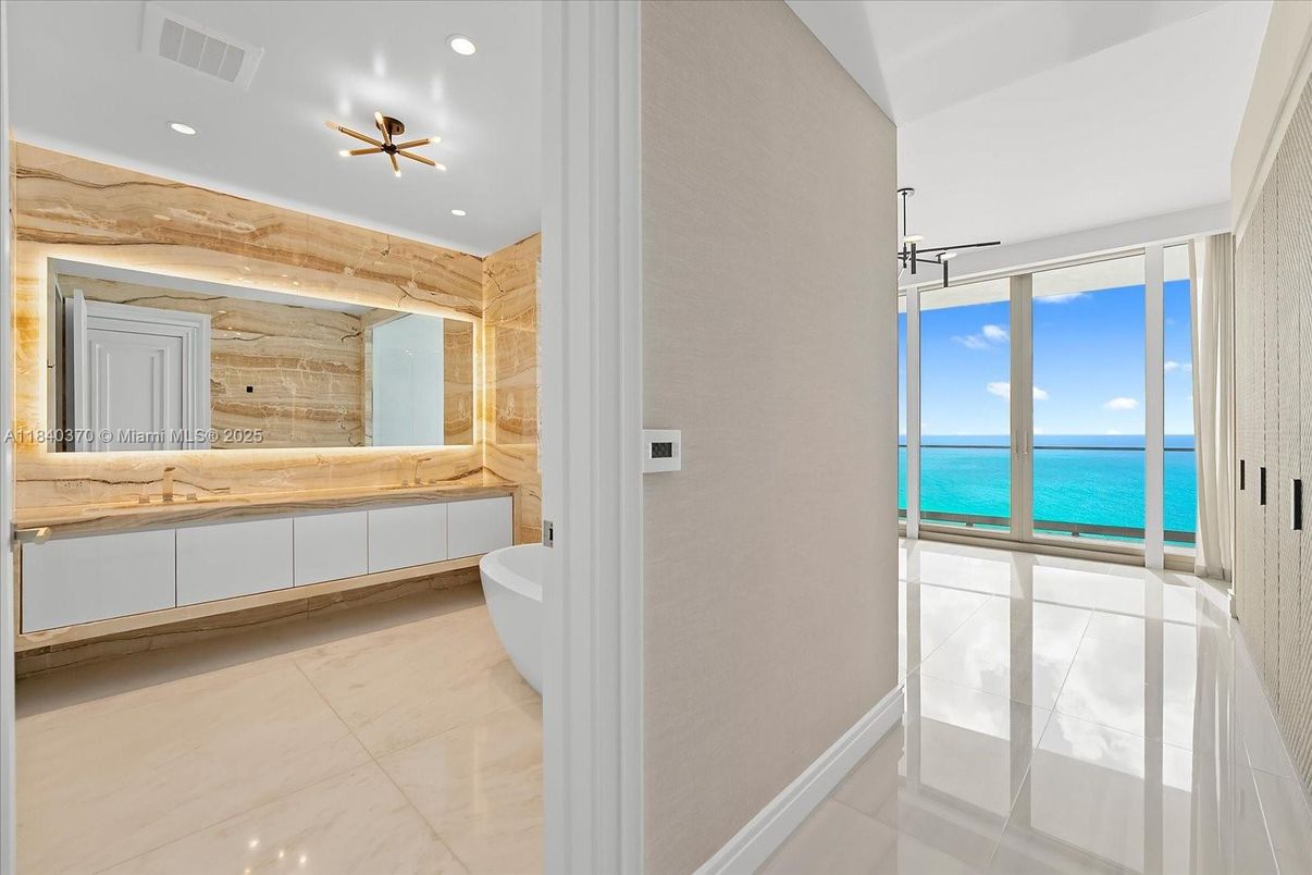 Bathroom, Interior, Recessed Lighting, Water