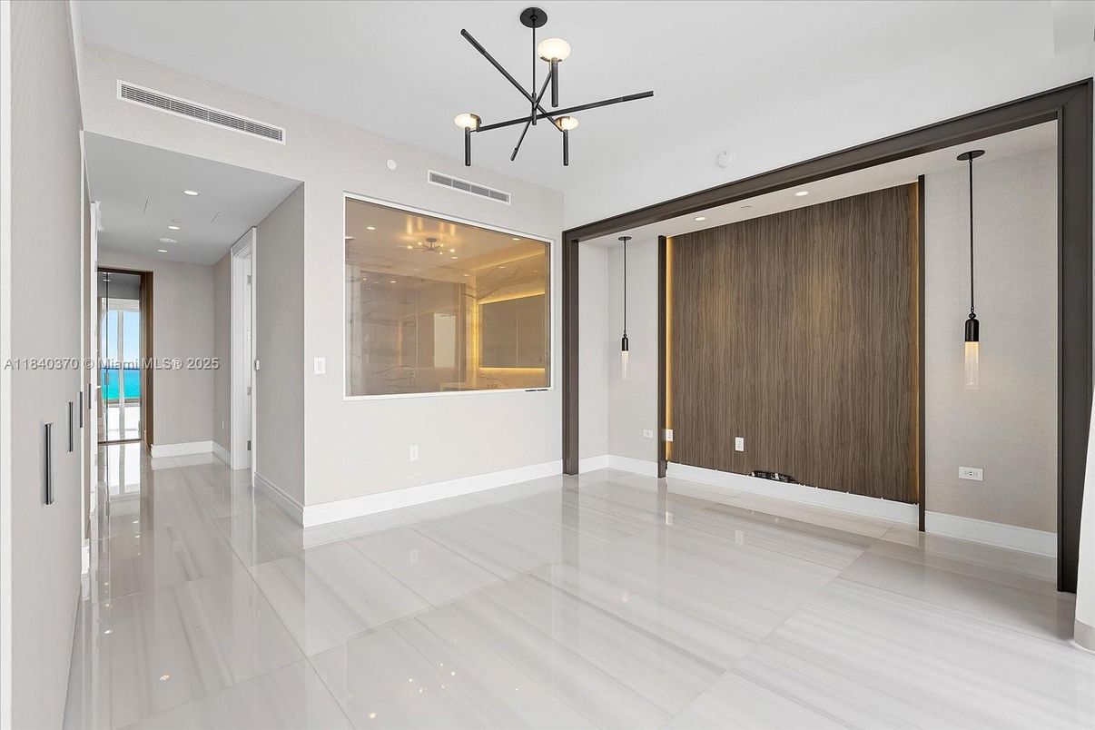 Empty room, Interior, Pendant Lights, Recessed Lighting