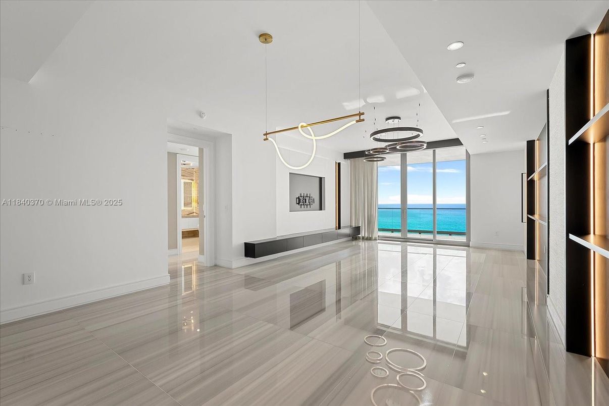 Empty room, Interior, Pendant Lights, Recessed Lighting, Water