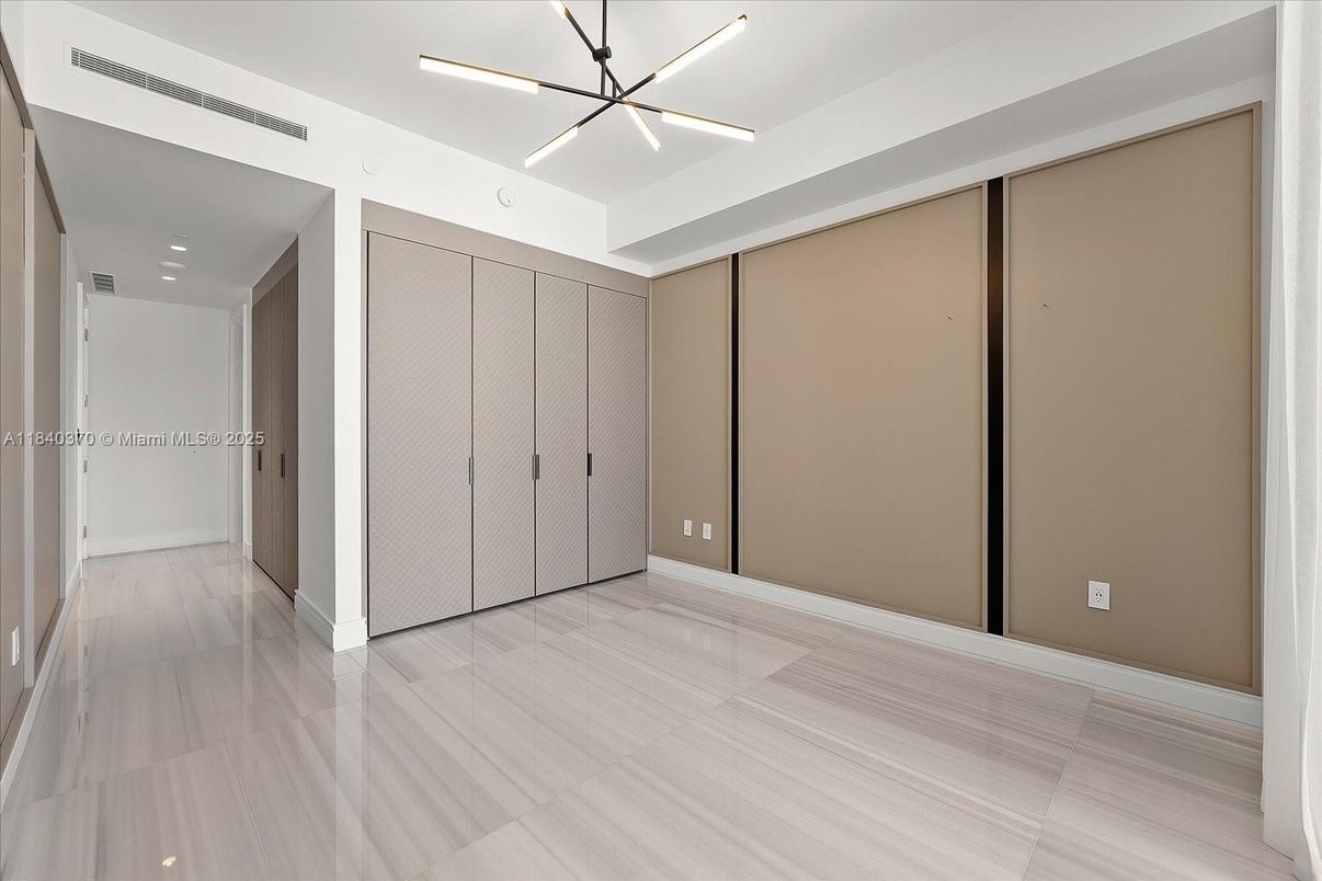 Empty room, Interior, Pendant Lights