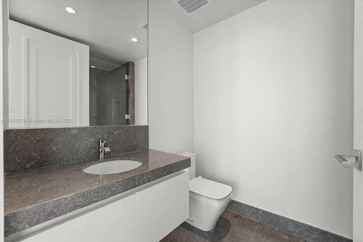 Bathroom, Interior, Recessed Lighting