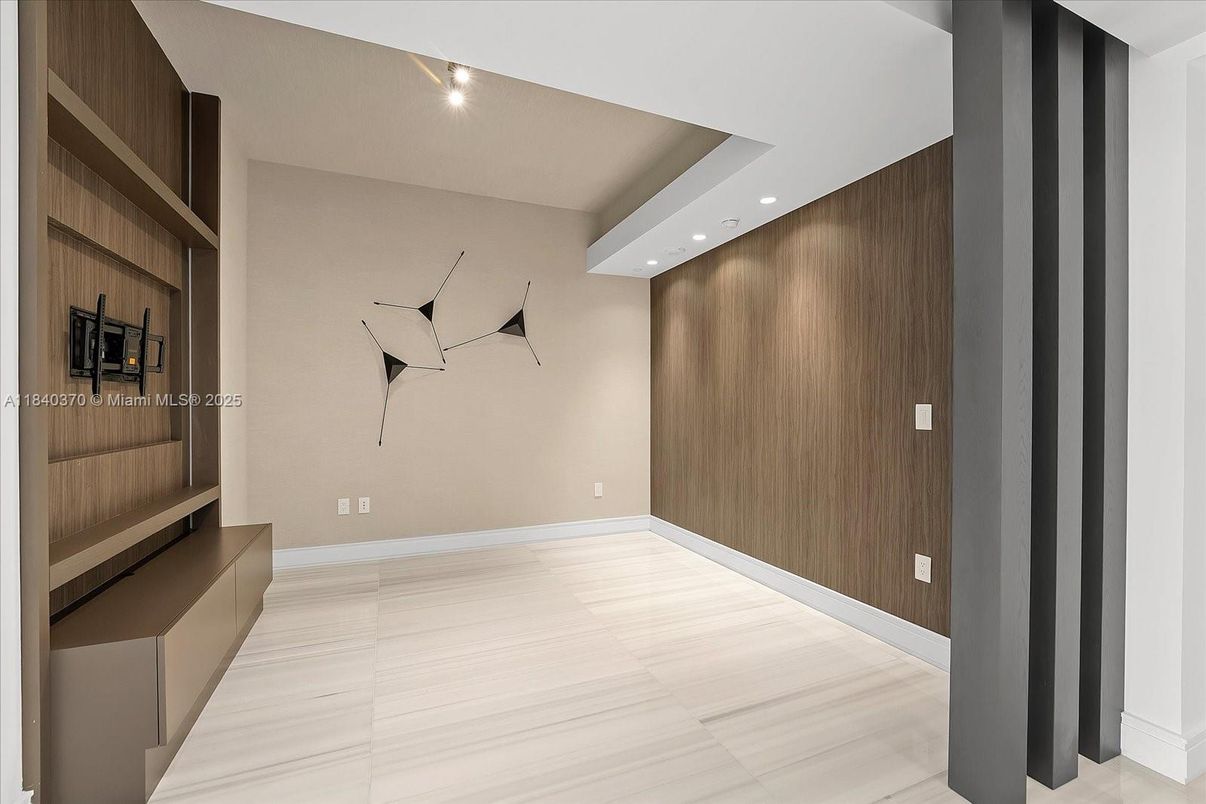 Empty room, Interior, Recessed Lighting, Wooden Walls