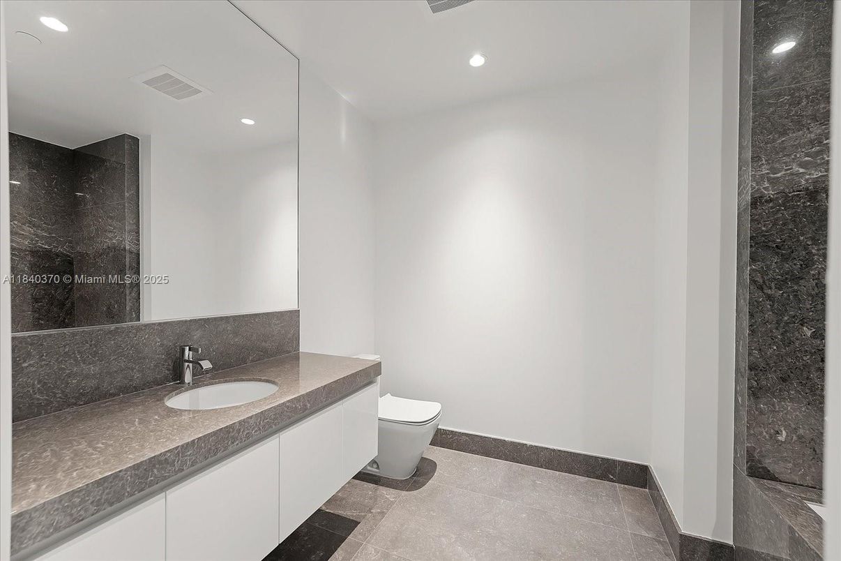 Bathroom, Interior, Recessed Lighting