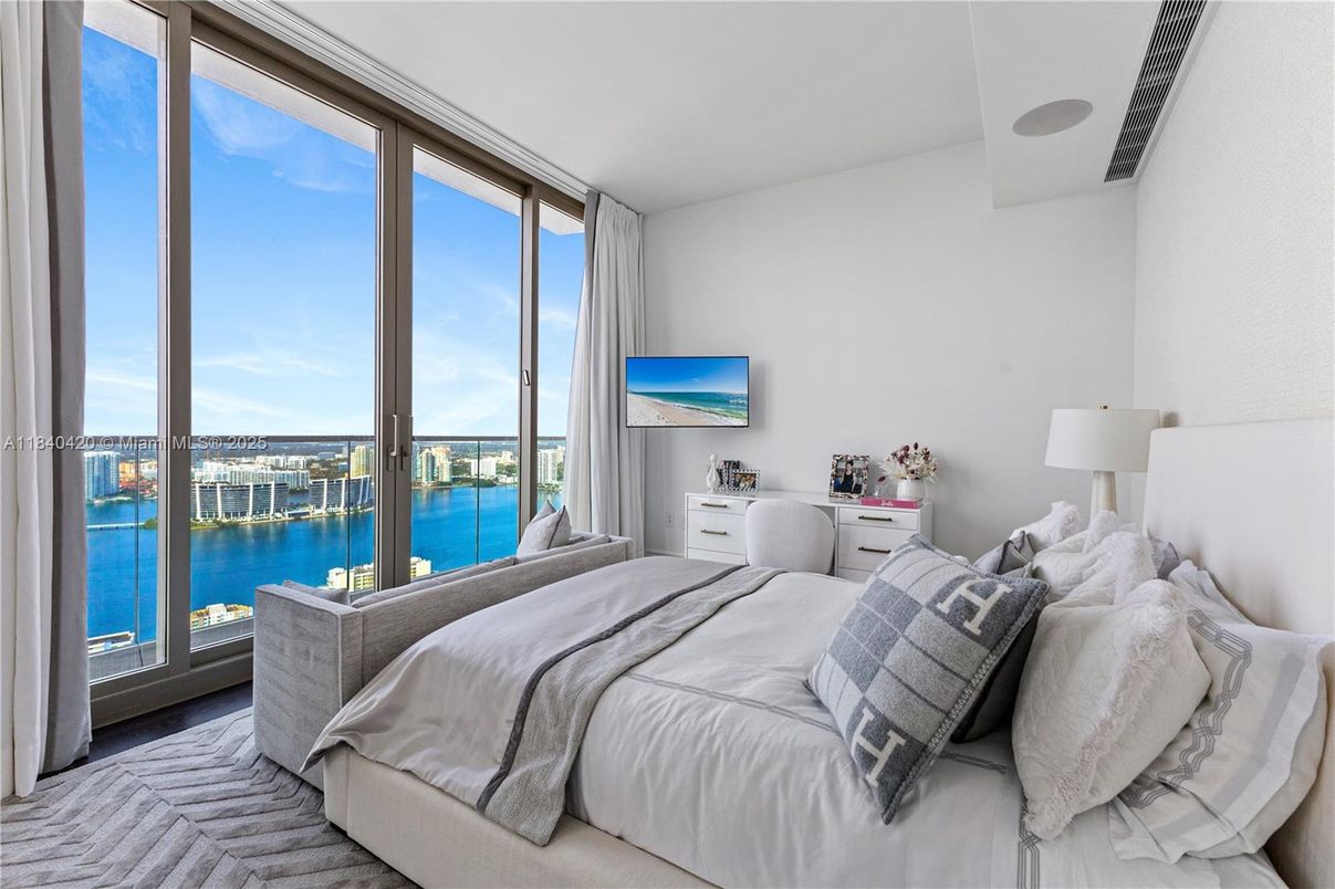 Bedroom, Interior, Water