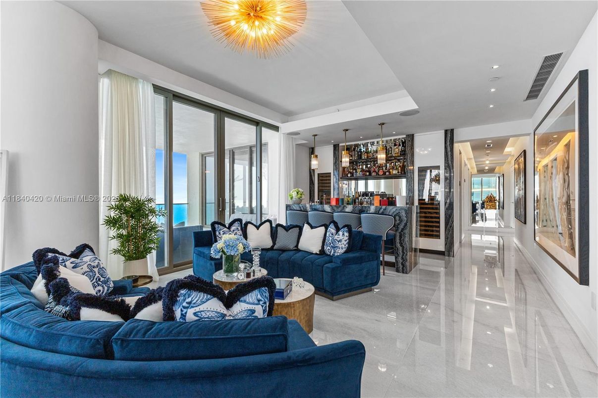 Dining room, Interior, Living room, Pendant Lights, Recessed Lighting, Water