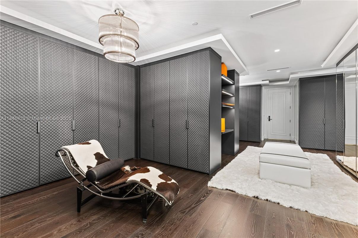 Interior, Pendant Lights, Recessed Lighting, Wood Texture Flooring