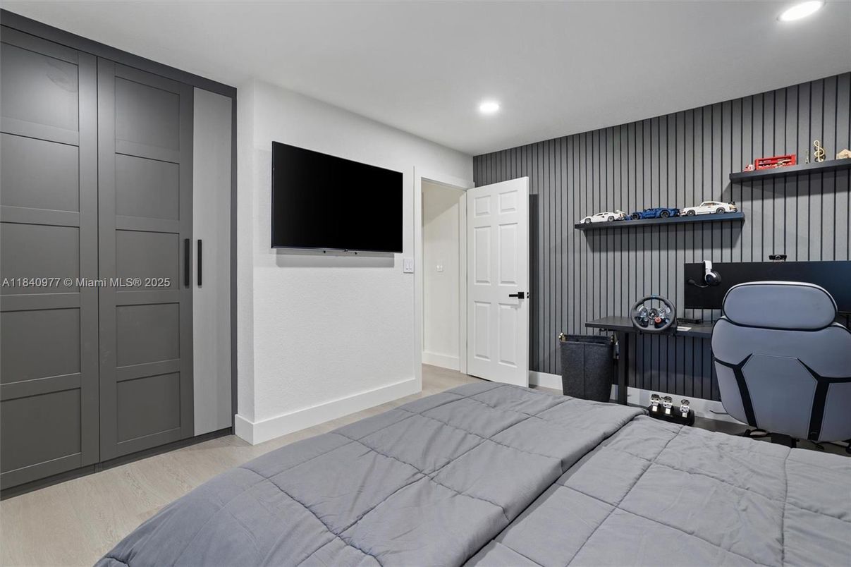 Interior, Recessed Lighting, Wood Texture Flooring