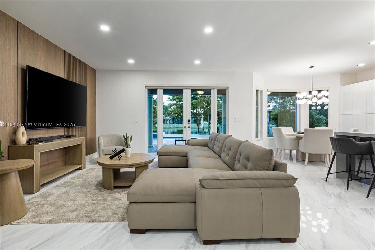 Dining room, Interior, Living room, Marble, Pendant Lights, Recessed Lighting