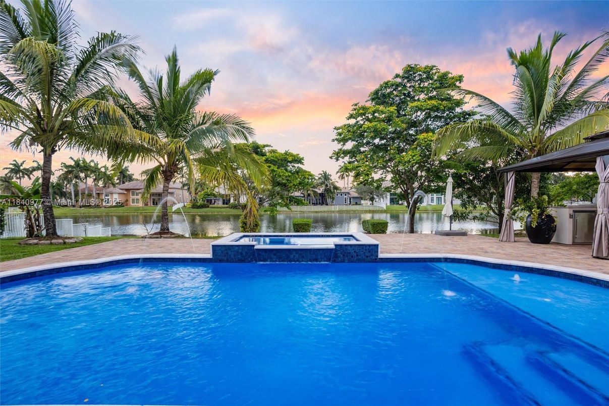 Exterior, Pool, Water