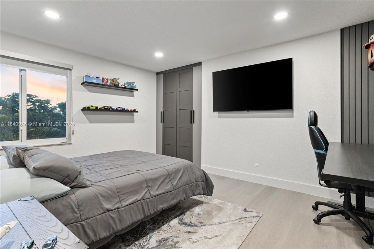 Bedroom, Home Office, Interior, Recessed Lighting, Wood Texture Flooring