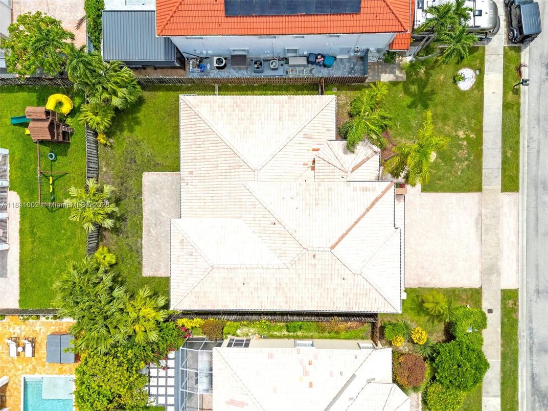Exterior, Drone