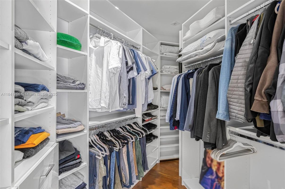 Interior, Walk-in Closets, Wood Texture Flooring