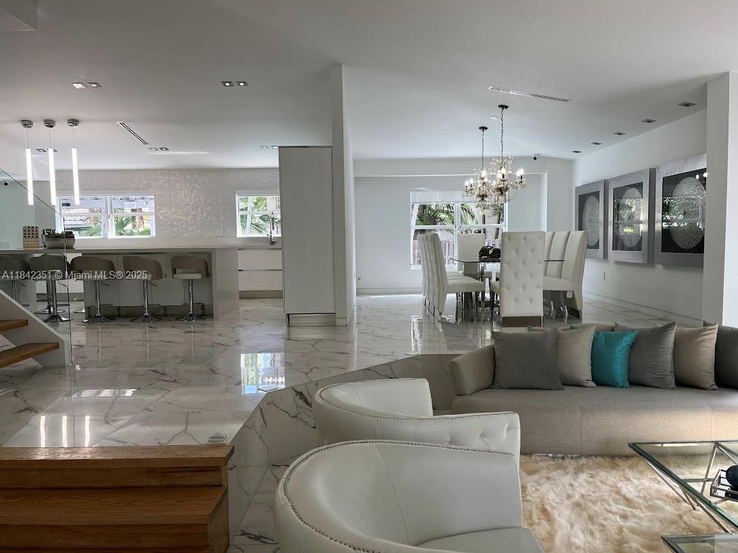 Chandelier, Dining room, Interior, Living room, Marble, Pendant Lights, Recessed Lighting