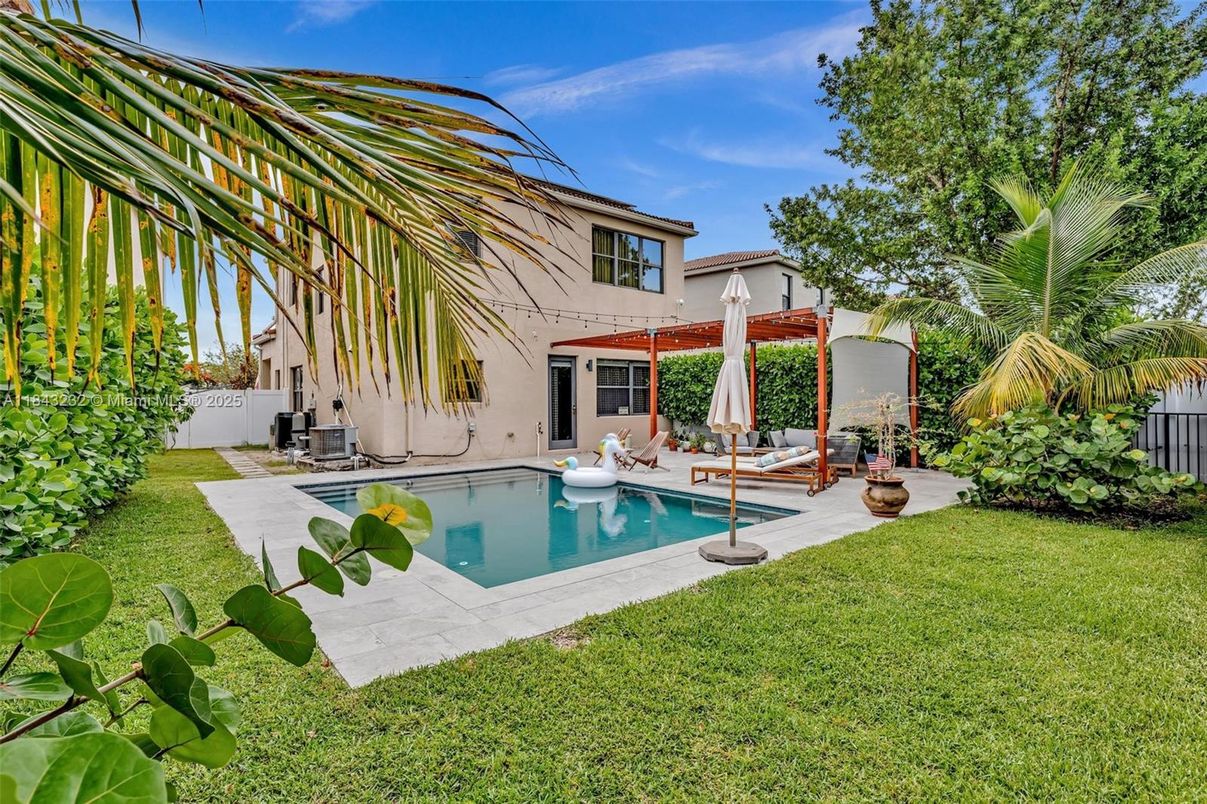 Backyard, Exterior, Pool