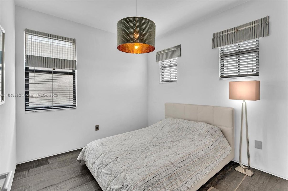 Bedroom, Interior, Pendant Lights, Wood Texture Flooring