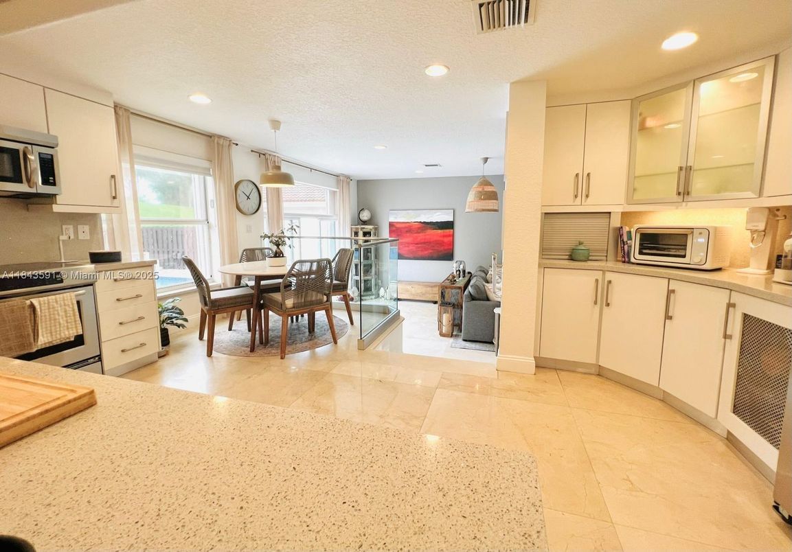 Dining room, Interior, Kitchen, Pendant Lights, Recessed Lighting, Stainless Steel Appliances