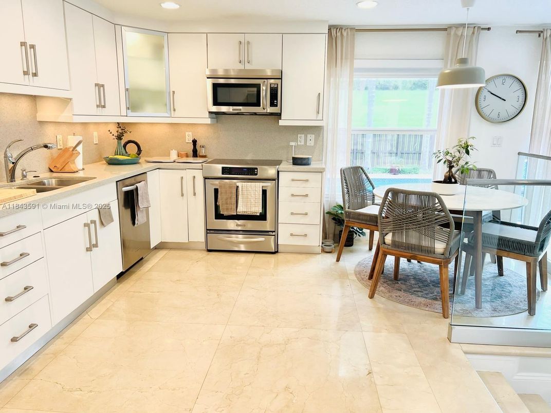 Dining room, Interior, Kitchen, Recessed Lighting, Stainless Steel Appliances