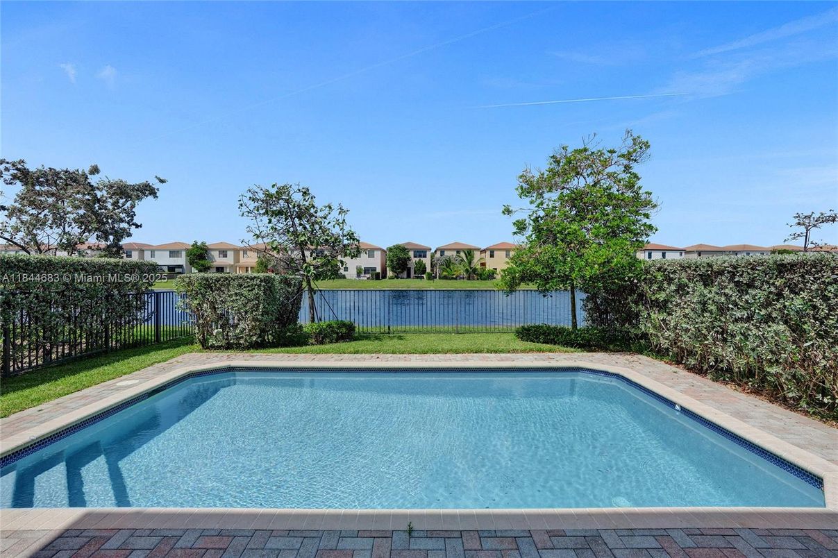 Exterior, Pool, Water