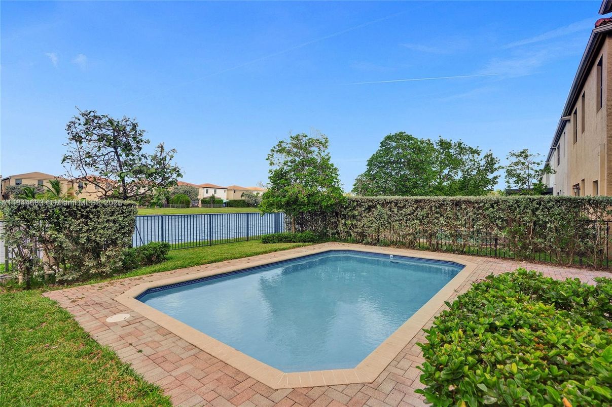 Exterior, Pool, Water