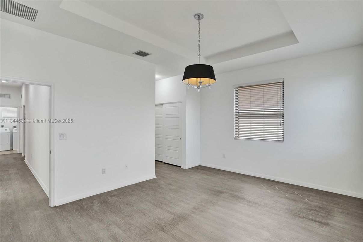 Empty room, Interior, Pendant Lights