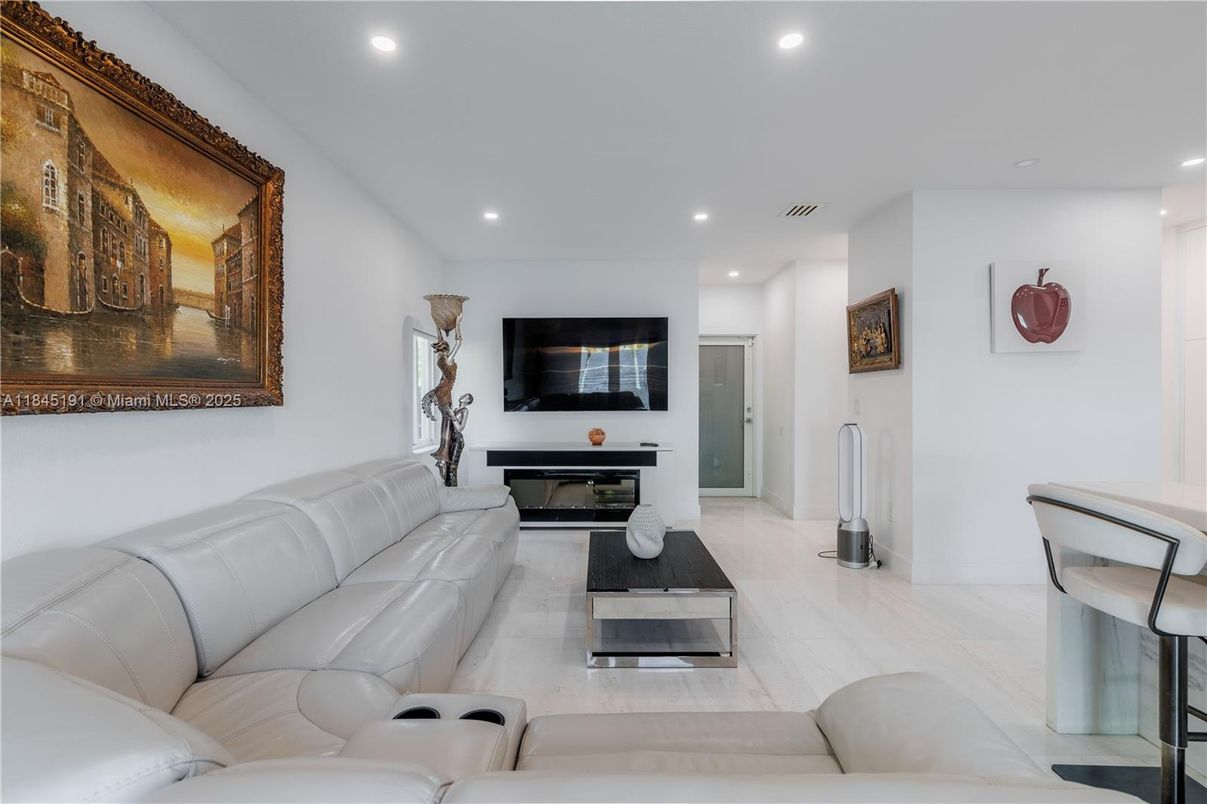 Fireplace, Interior, Living room, Recessed Lighting