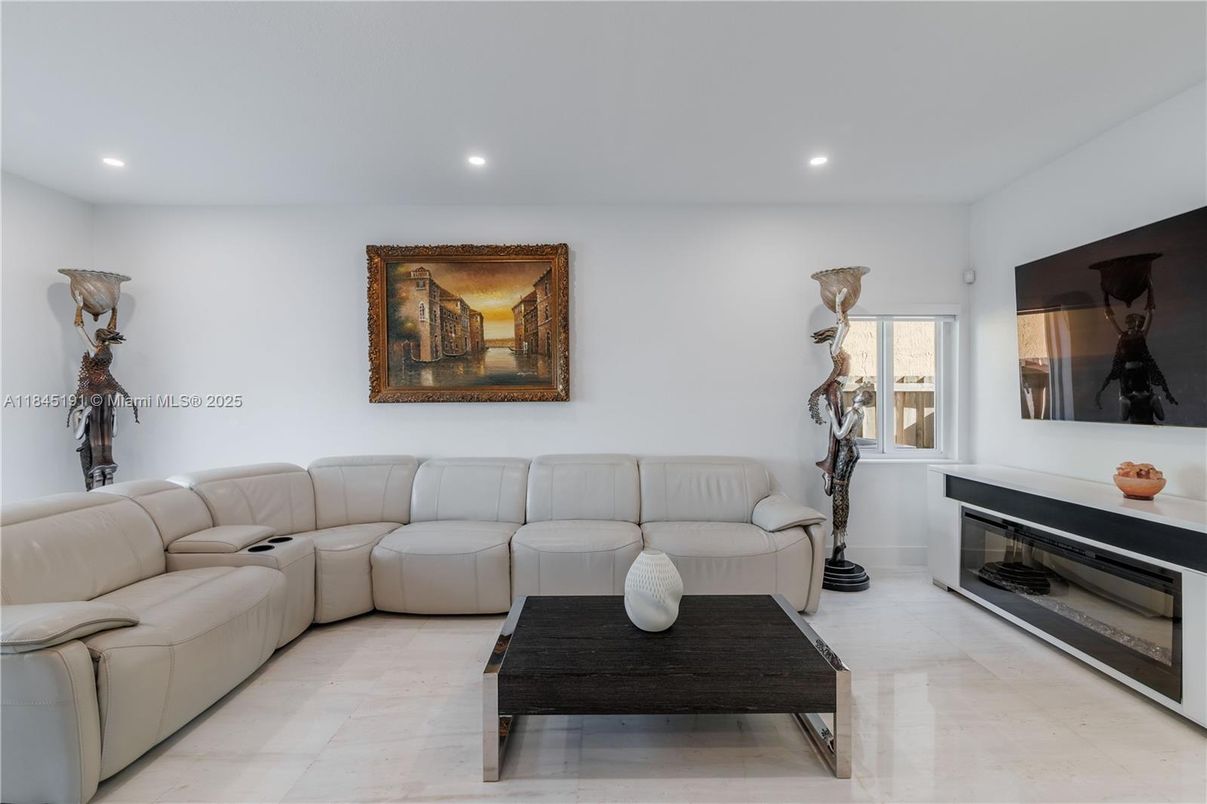 Fireplace, Interior, Living room, Recessed Lighting