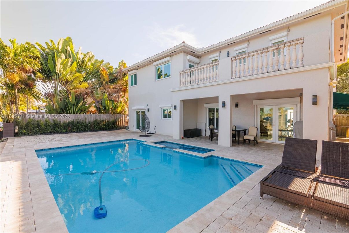 Exterior, Pool