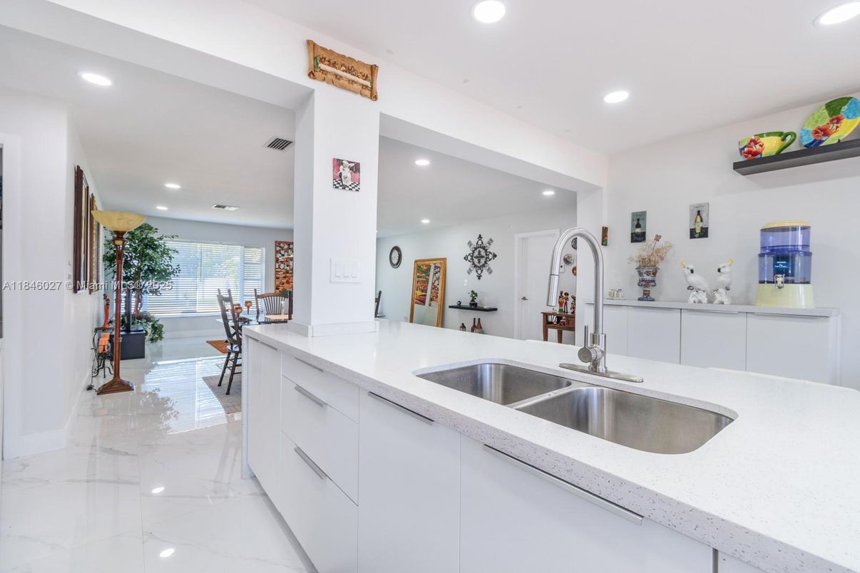 Dining room, Interior, Kitchen, Marble, Recessed Lighting