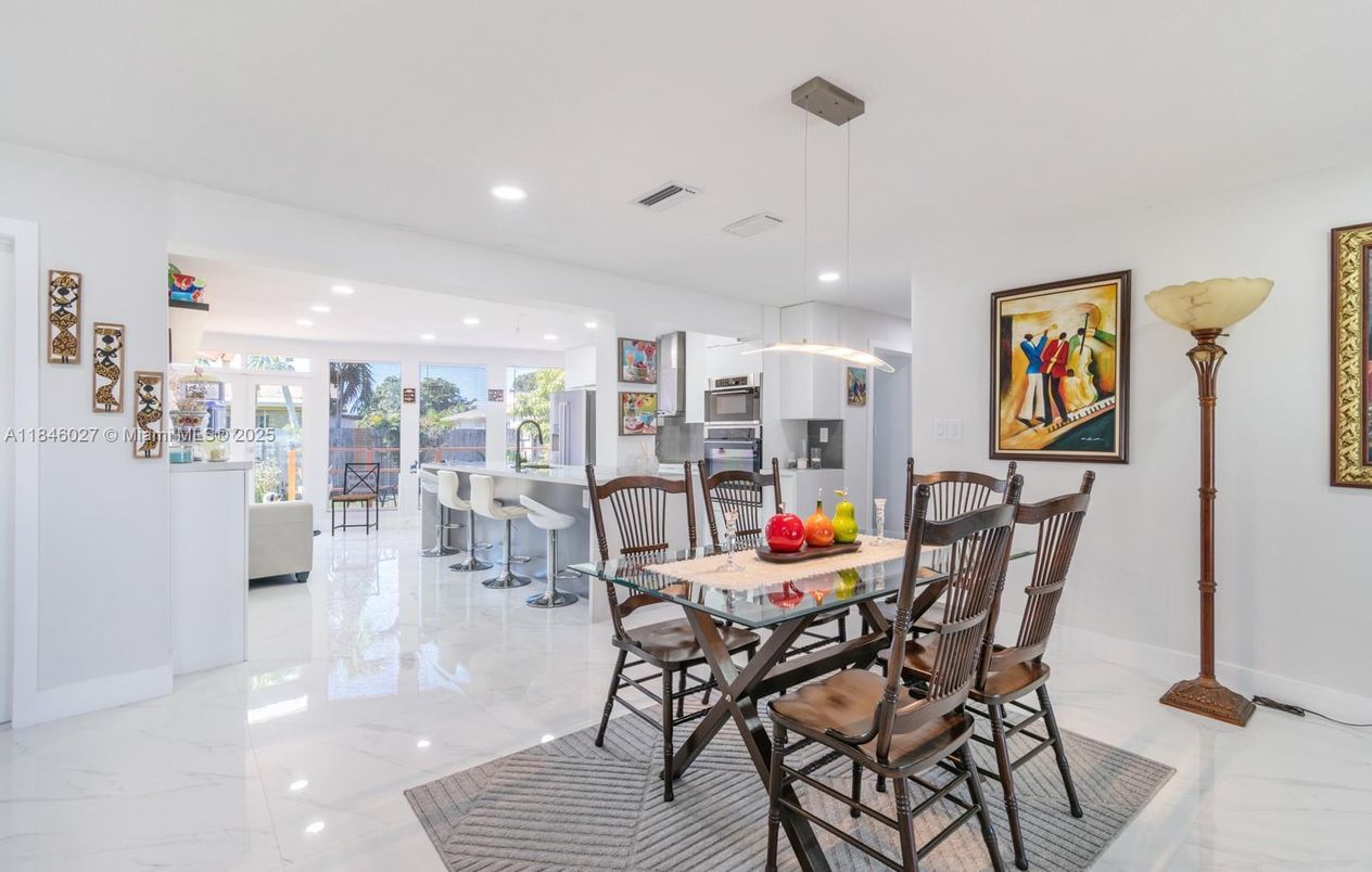 Dining room, Interior, Kitchen, Marble, Pendant Lights, Recessed Lighting