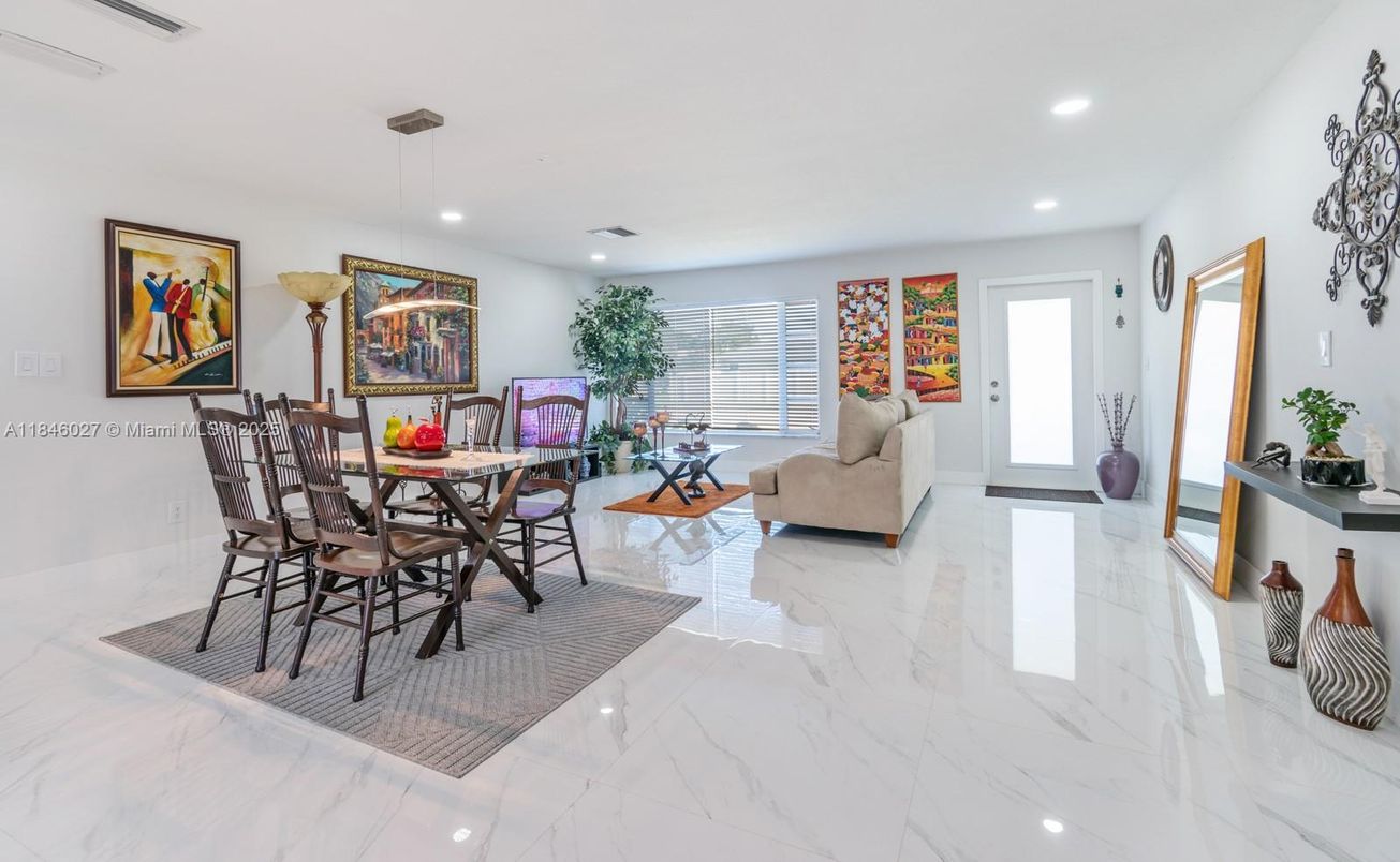 Dining room, Interior, Living room, Marble, Pendant Lights, Recessed Lighting
