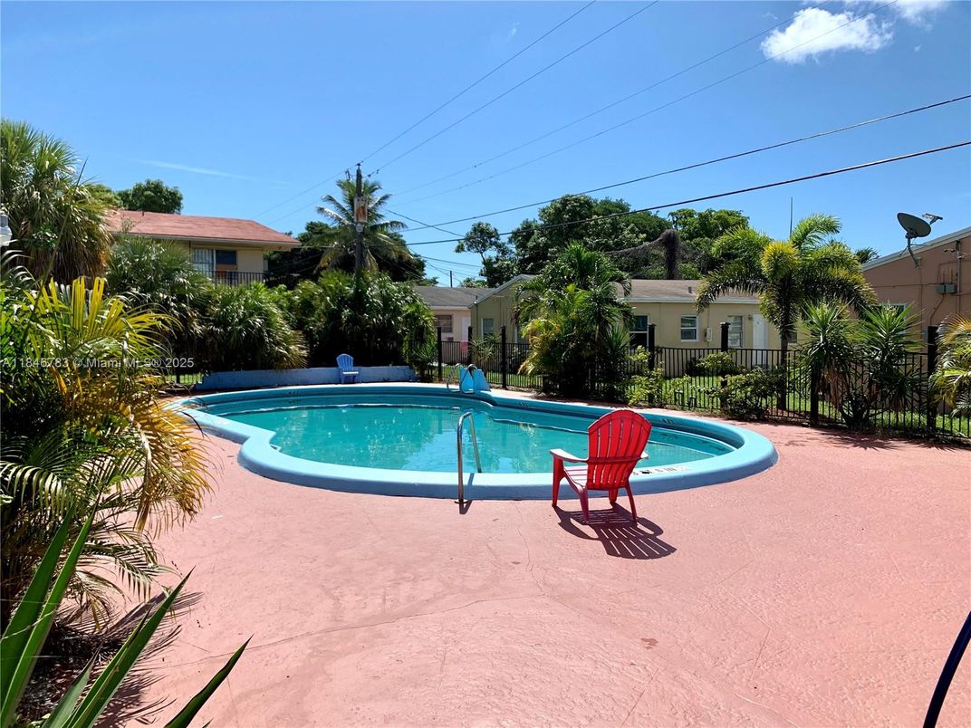 Exterior, Pool