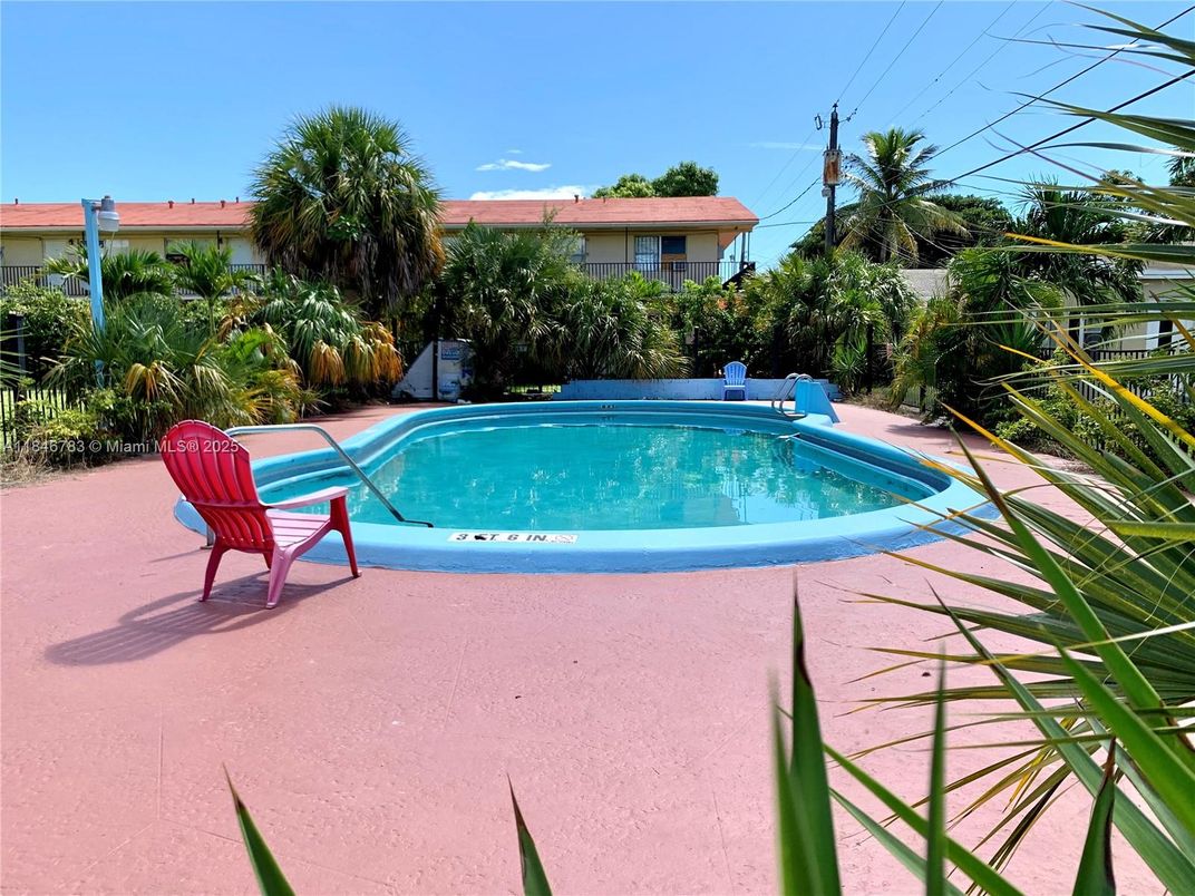 Exterior, Pool