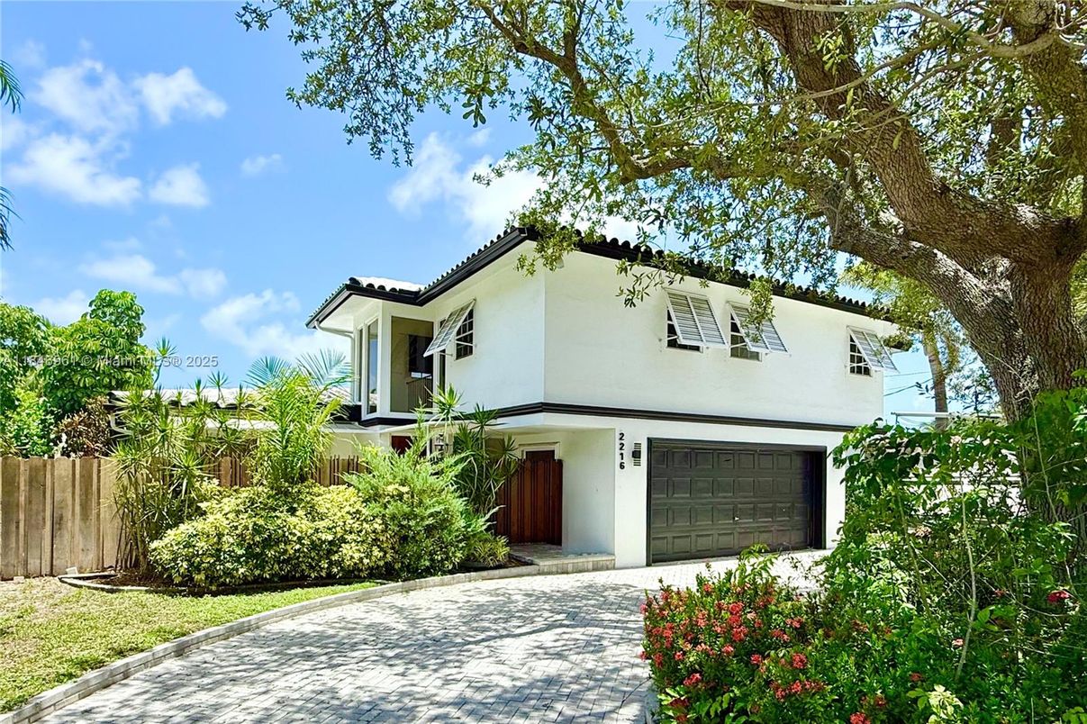 Attached, Exterior, Facade, Spanish Mediterranean